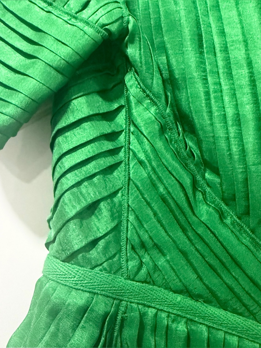 DVF Diane von Furstenberg Green 100% Silk Pleated Short Sleeve Wrap Tie Top 2 - Picture 9 of 11